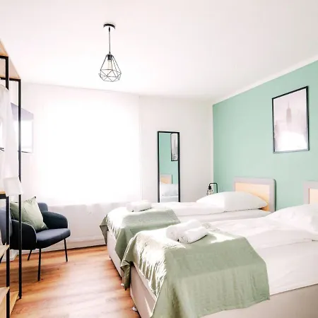 Janu-homes - 5 - 2 - 12 Betten - Boardinghouse Roemerstrasse * Runkel