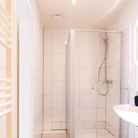 Janu-homes - 5 - 2 - 12 Betten - Boardinghouse Roemerstrasse * Runkel