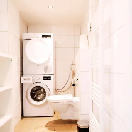 Janu-homes - 5 - 2 - 12 Betten - Boardinghouse Roemerstrasse شقة