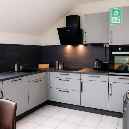 Janu-homes - 5 - 2 - 12 Betten - Boardinghouse Roemerstrasse شقة Runkel