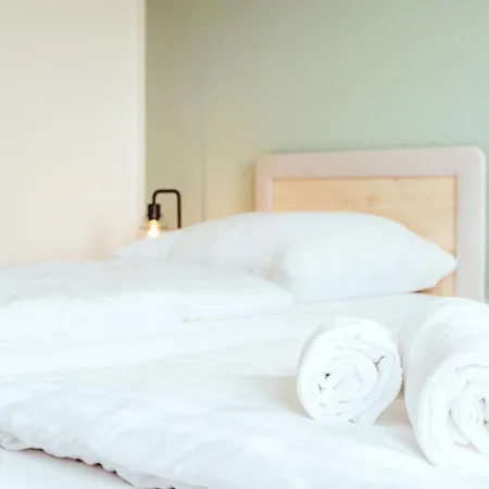 Janu-homes - 5 - 2 - 12 Betten - Boardinghouse Roemerstrasse شقة