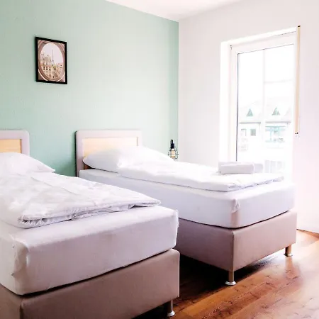 Janu-homes - 5 - 2 - 12 Betten - Boardinghouse Roemerstrasse *